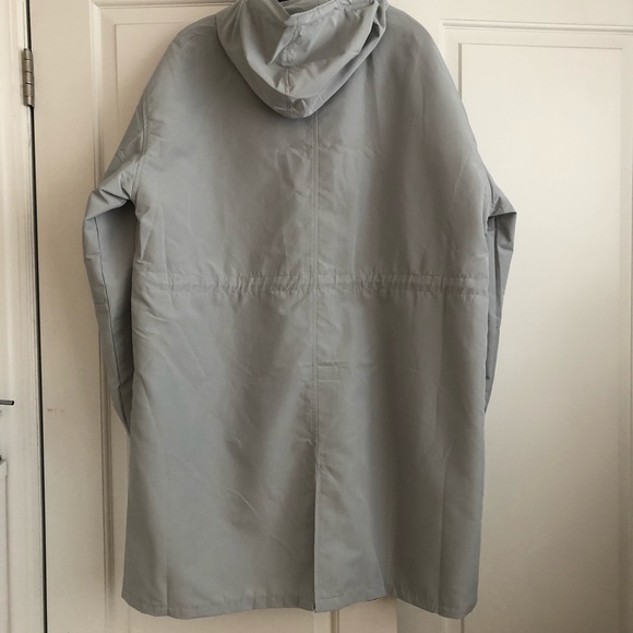Raincoat ( NEW) Lightweight lined raincoat/hooded - Picture 3 of 6